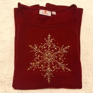 QF maroon holiday short sleeve top with rhinestoned golden snowflake (2X)